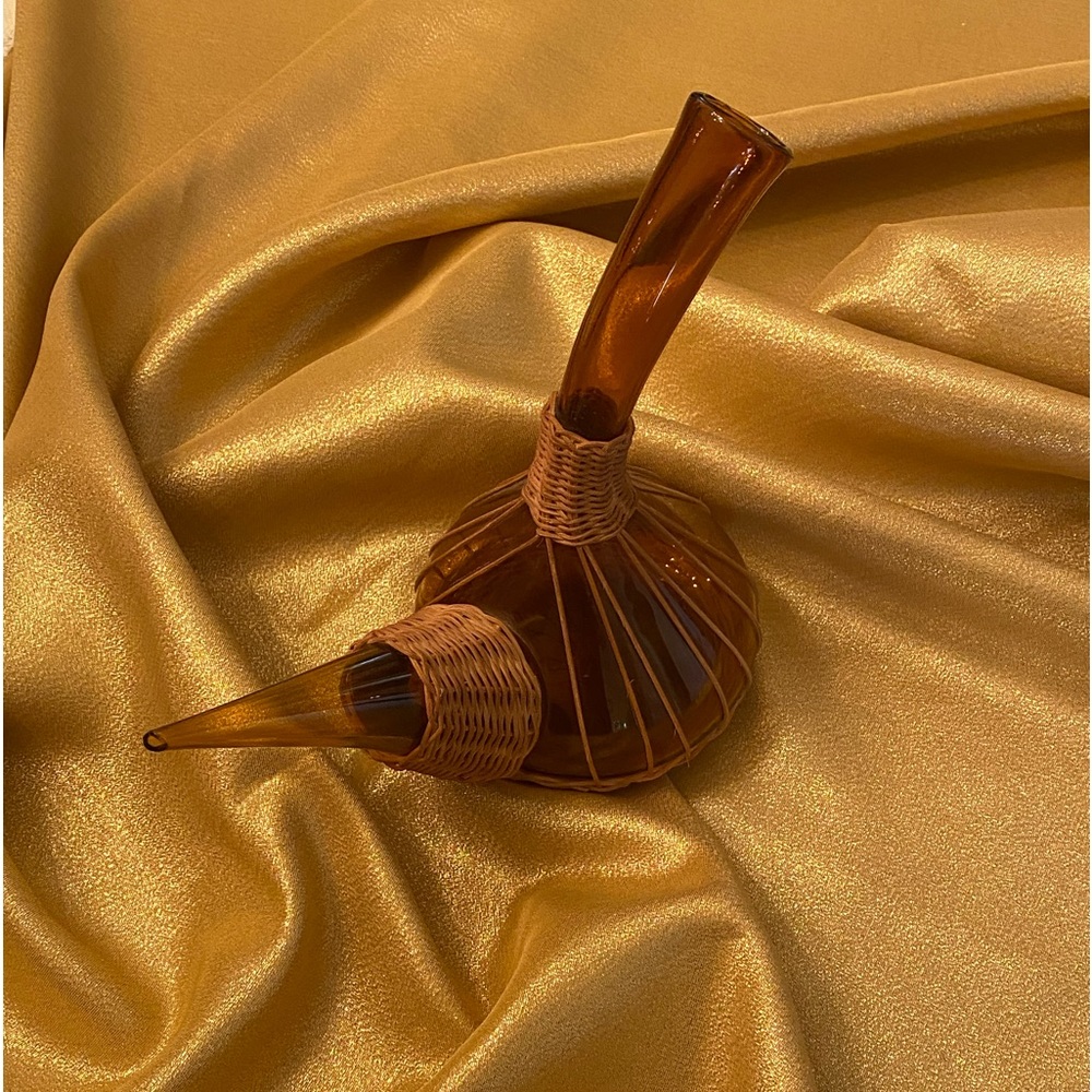Vintage Spanish Amber Glass Wine Decanter with basket weave base - Picture 3 of 5